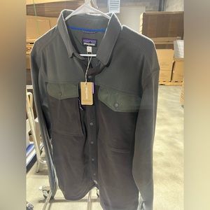 Patagonia Mens long sleeve snap shirt. Size Medium. NWT.